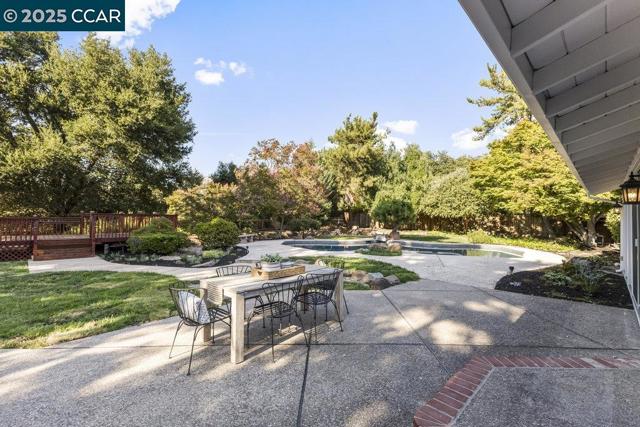 280 Fairway Dr, Danville CA: https://media.crmls.org/mediaz/8bb80ec7-8275-49d4-932c-b7669fda9d44.jpg
