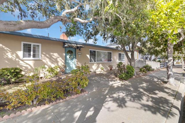 728 Spruce Avenue, Pacific Grove CA: https://media.crmls.org/mediaz/8bb8b161-6024-4e71-b07d-98ac1b843ce3.jpg