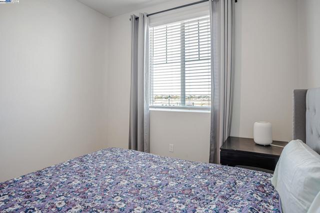 859 Helmsley Dr, Vacaville CA: https://media.crmls.org/mediaz/8bb8e3f8-1d10-469f-affa-6a5719229644.jpg