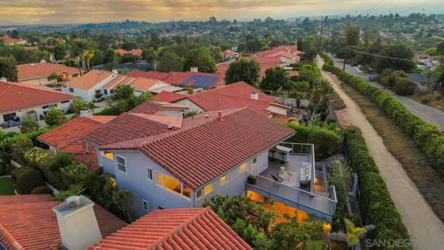 907 Ridge Heights Road, Fallbrook CA: https://media.crmls.org/mediaz/8bb94d55-c9a6-4643-baa1-b6da07eb039a.jpg