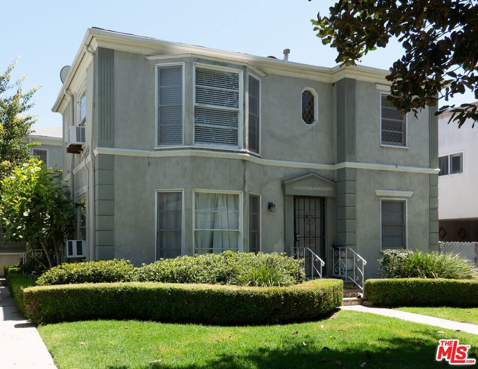 Multifamily at 1042 S Bedford Street