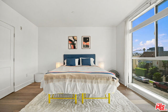 118 North Kings Road, 301 photo 21