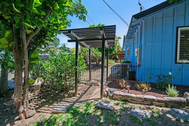 620 Sunset Drive, Vista CA: https://media.crmls.org/mediaz/8bb9b790-ded1-4917-b767-af0790d05a97.jpg