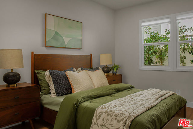 2046 S Burnside Avenue, Los Angeles CA: https://media.crmls.org/mediaz/8bb9b804-fd96-4afe-ad34-efcf90f5f0a3.jpg