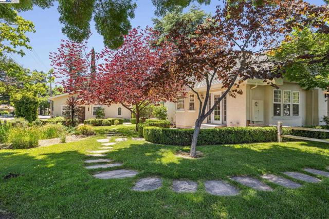628 Saint Mary St, Pleasanton CA: https://media.crmls.org/mediaz/8bba752f-d62e-4b2c-b3d4-4c366124e2e6.jpg