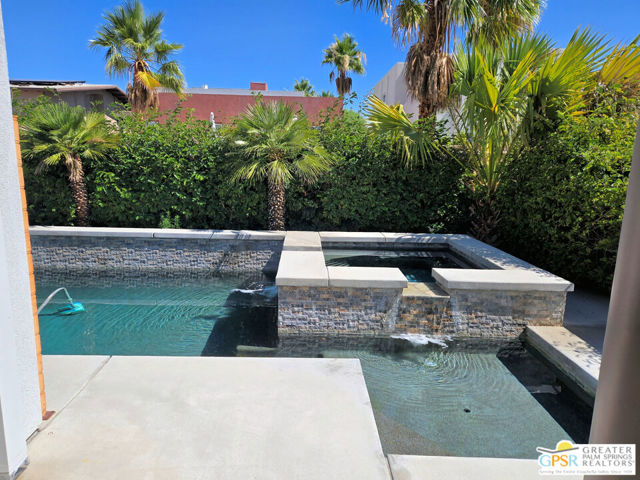 4945 Frey Way, Palm Springs CA: https://media.crmls.org/mediaz/8bbac3e0-6488-476c-9699-14532ed0ca61.jpg