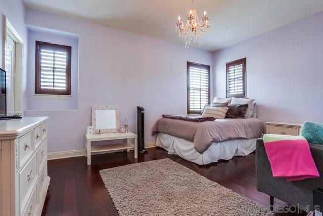 6977 Corte Langosta, Carlsbad CA: https://media.crmls.org/mediaz/8bbb0dde-f3dd-414e-bbd3-016ac2596f86.jpg