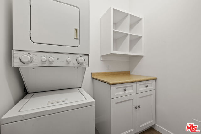 22651 Calvert Street, Woodland Hills CA: https://media.crmls.org/mediaz/8bbb2423-757d-499b-bbce-66e62fe85eb3.jpg