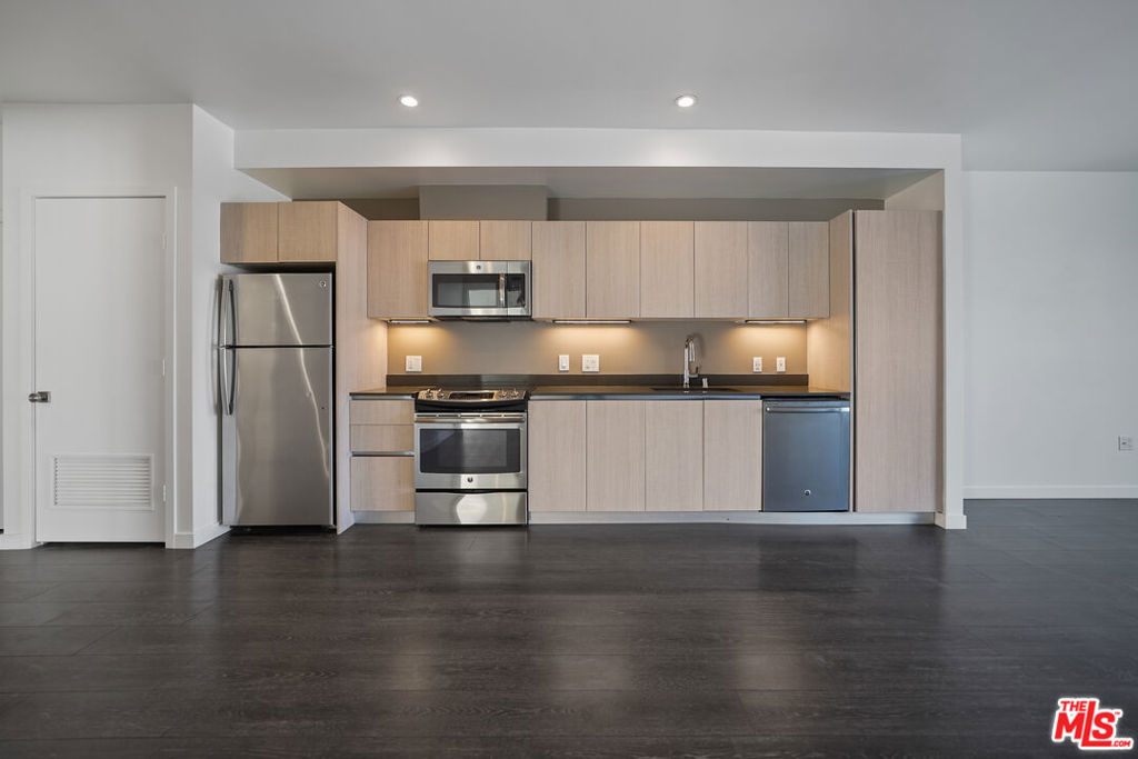 5800 Harold Way #213