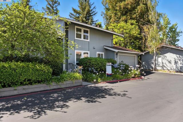 102 Rolling Green Cir, Pleasant Hill CA: https://media.crmls.org/mediaz/8bbc02db-abe0-4a24-bbbc-3fb7744f6d7f.jpg