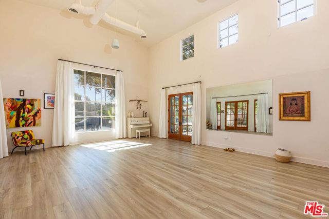 202 Canada Street, Ojai CA: https://media.crmls.org/mediaz/8bbc03ae-8e8c-4e4d-9fe5-318260230a29.jpg
