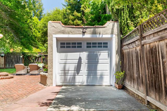 766 Nash Avenue, Menlo Park CA: https://media.crmls.org/mediaz/8bbc0d30-f993-4f93-b9fc-43ca9b68b4f3.jpg