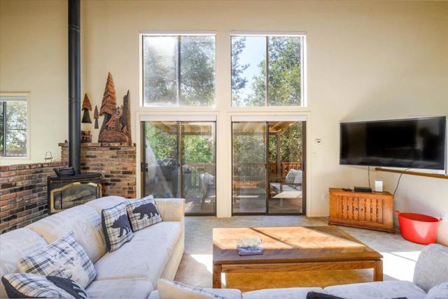 18861 Lookout Drive, Twain Harte CA: https://media.crmls.org/mediaz/8bbcb37b-121a-486a-a6f5-bb5d4b89a2df.jpg