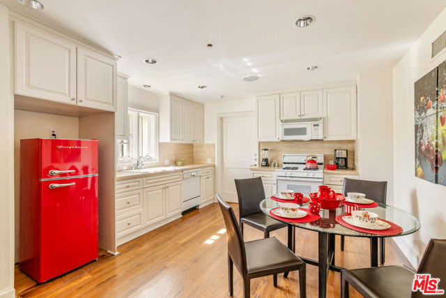 761 Bel Air Road, Los Angeles CA: https://media.crmls.org/mediaz/8bbde1e8-90d2-4c67-96fd-87fdf316ede2.jpg
