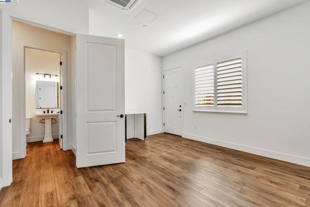 665 River Bend Dr, Lathrop CA: https://media.crmls.org/mediaz/8bbdf5f5-4bf6-4f89-b5d6-24806fef0eec.jpg