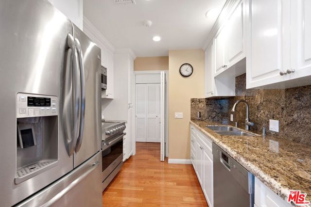645 Wilcox Avenue, Los Angeles CA: https://media.crmls.org/mediaz/8bbe47b7-0949-4ee9-b6e8-f00072301004.jpg