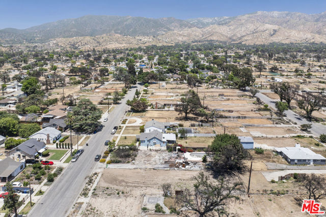 2724 Glen Avenue, Altadena CA: https://media.crmls.org/mediaz/8bbe9a08-0006-4285-9e33-1c036c00d12b.jpg