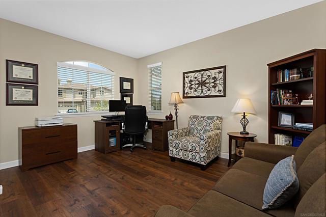 1104 Parkview Dr, Oceanside CA: https://media.crmls.org/mediaz/8bbeb98d-280d-4c0a-a9de-349df4647042.jpg