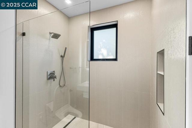720 Laurel Dr, Walnut Creek CA: https://media.crmls.org/mediaz/8bbeeb9c-d95f-4a1e-8775-3e9f2d50de97.jpg
