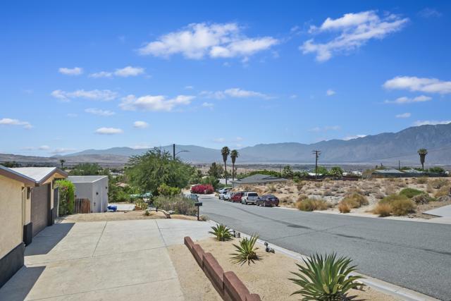 12300 Redbud Road, Desert Hot Springs CA: https://media.crmls.org/mediaz/8bbefd6f-35c1-4dda-ab42-478b847921b8.jpg