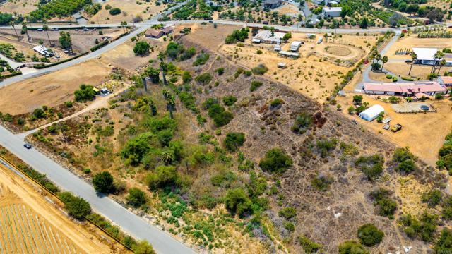 Detail Gallery Image 2 of 12 For 456 Grove View Rd, Oceanside,  CA 92058 - – Beds | – Baths