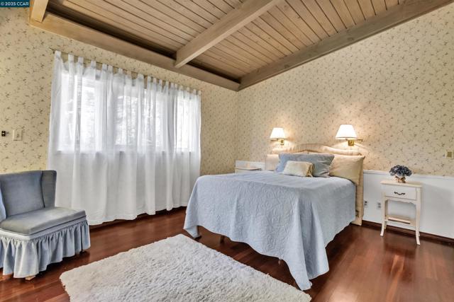 18 Van Tassel Ln, Orinda CA: https://media.crmls.org/mediaz/8bc001aa-797d-4649-8478-dd1a262e61ae.jpg