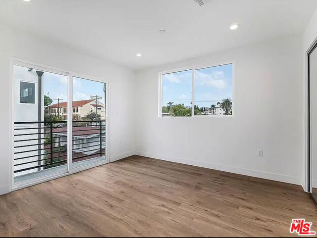 334 1/2 N Alexandria, Los Angeles CA: https://media.crmls.org/mediaz/8bc078b8-f3c3-4b21-81fd-d9b4bf3247a1.jpg