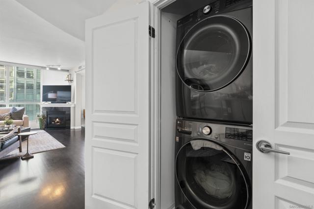 555 Front St., San Diego CA: https://media.crmls.org/mediaz/8bc0d62b-6b6f-4895-adf7-280eeab40907.jpg