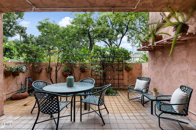 1200 S Orange Grove Boulevard, Pasadena CA: https://media.crmls.org/mediaz/8bc0dc27-2275-4999-a0c8-9b3c58259271.jpg