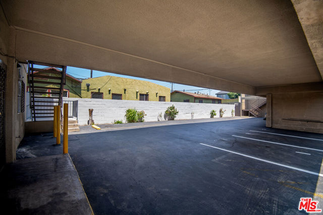 241 W 105th Street, Los Angeles CA: https://media.crmls.org/mediaz/8bc0e886-1b5f-4cba-989e-ba960607c254.jpg
