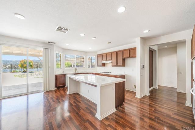 41013 Sunsprite St, Lake Elsinore CA: https://media.crmls.org/mediaz/8bc114bb-df6a-4c58-8bbf-69b58fcbdd7d.jpg