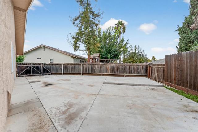 1260 Heather Glen Circle, Hollister CA: https://media.crmls.org/mediaz/8bc135d0-defc-49c8-ac01-ca93ff9a76d7.jpg