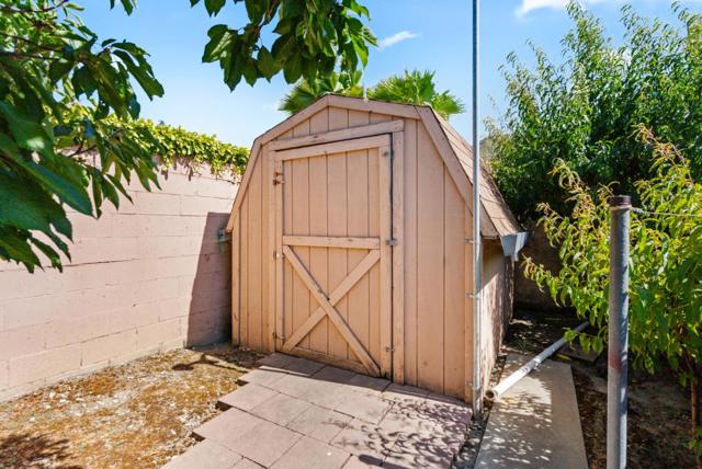 1781 Prune Street, Hollister CA: https://media.crmls.org/mediaz/8bc179b9-d1c7-4bc9-8ff7-97e6b2dab57b.jpg