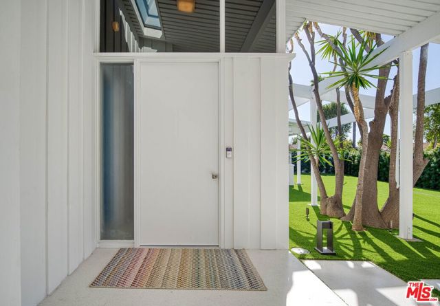 2262 Stradella Road, Los Angeles CA: https://media.crmls.org/mediaz/8bc1a407-1a64-4d03-b0f6-823239184f76.jpg