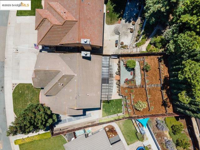 1003 Linda Vista Way, Rio Vista CA: https://media.crmls.org/mediaz/8bc2018d-3fea-4102-9a0c-350aaa383595.jpg