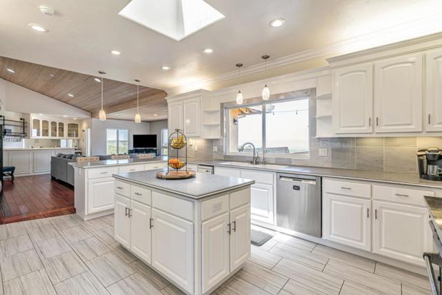 25061 Hidden Mesa Court, Monterey CA: https://media.crmls.org/mediaz/8bc2096d-d0a7-4805-8766-ae05439842d5.jpg