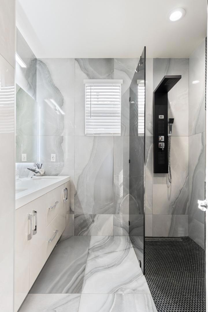 https://media.crmls.org/mediaz/8bc210f9-0897-48ac-b6dc-7ab37eb6f194.jpg?preset=X-Large