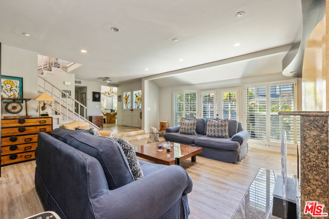13082 Mindanao Way, Marina del Rey CA: https://media.crmls.org/mediaz/8bc24c01-04f6-4bcb-a9bd-766023db20f7.jpg