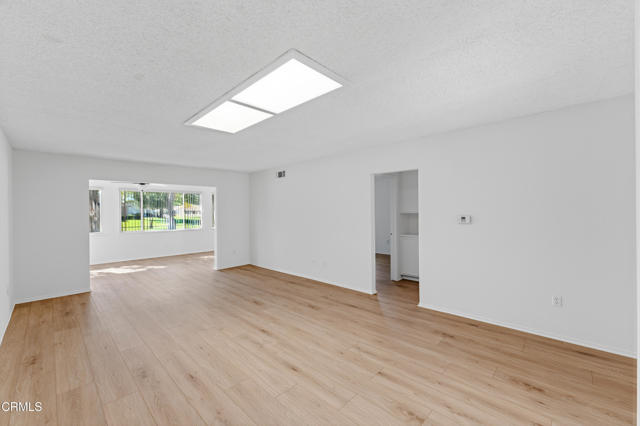 Detail Gallery Image 4 of 35 For 7202 Village 7, Camarillo,  CA 93012 - 2 Beds | 2 Baths