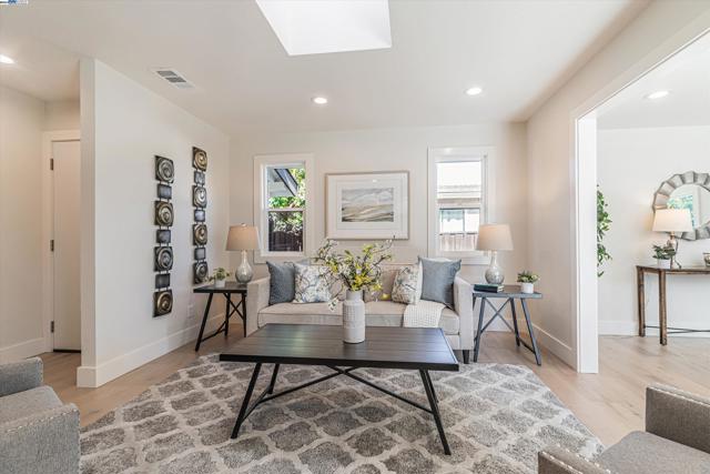 Image 10 of 49 For 344 Silvertip Ct