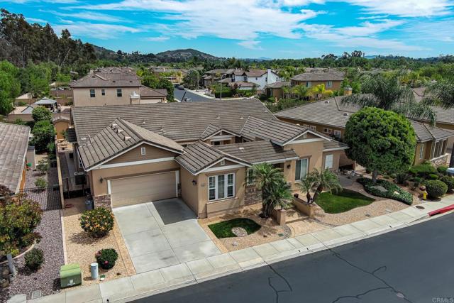 387 MELBOURNE GLN, Escondido CA: https://media.crmls.org/mediaz/8bc297f6-2689-45b9-823e-949bdf07f790.jpg