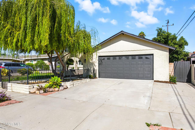 1088 Durkin Street, Camarillo CA: https://media.crmls.org/mediaz/8bc2face-6d69-4003-95de-046705df7020.jpg