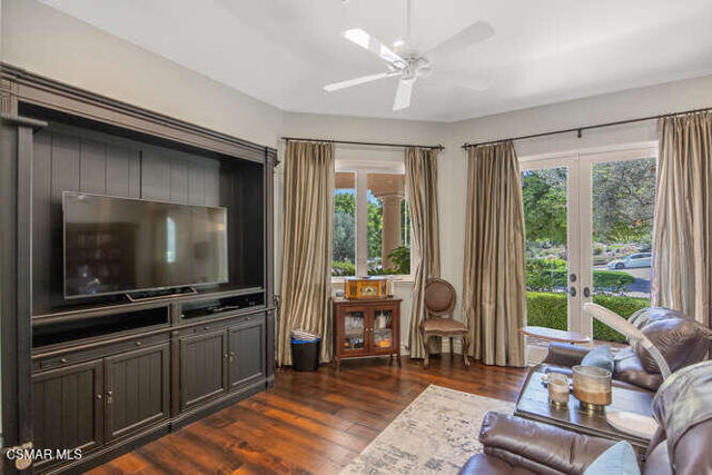 421 Whitegate Road, Thousand Oaks CA: https://media.crmls.org/mediaz/8bc42dd9-dcca-4973-836f-de4fbbd306e5.jpg