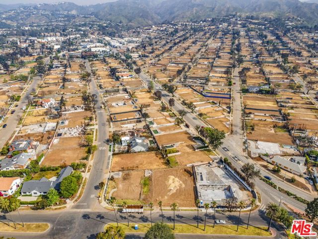 14827 Pampas Ricas Boulevard, Pacific Palisades CA: https://media.crmls.org/mediaz/8bc48305-1f44-477f-aa84-6fa04b9010ff.jpg