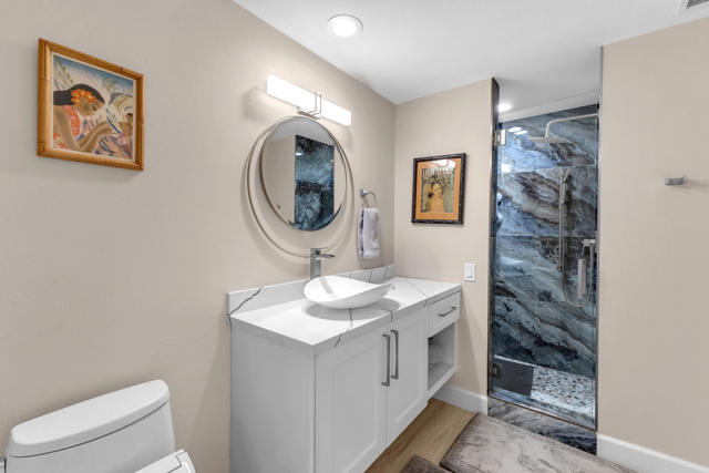 910 Island Drive, Rancho Mirage CA: https://media.crmls.org/mediaz/8bc4a570-d9fb-4a18-b84c-373796ee4c12.jpg