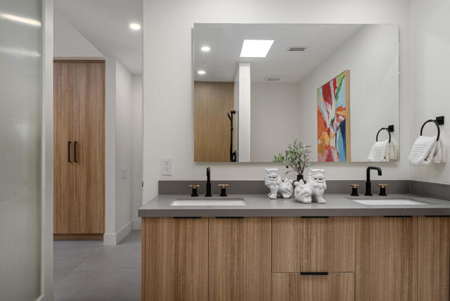 172 Desert Lakes Drive, Palm Springs CA: https://media.crmls.org/mediaz/8bc4b429-4f9a-454d-8ca8-03c8fb6939c1.jpg