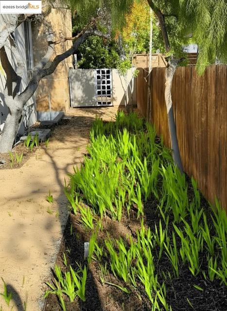 4000 Manzana Lane, Palo Alto CA: https://media.crmls.org/mediaz/8bc4ef86-46b8-4ce0-9e6d-33e2ed9db1d6.jpg