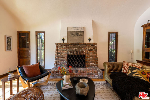1117 N Avenue 64, Los Angeles CA: https://media.crmls.org/mediaz/8bc5b31c-3af2-40fa-950b-81b3c0ed55d8.jpg