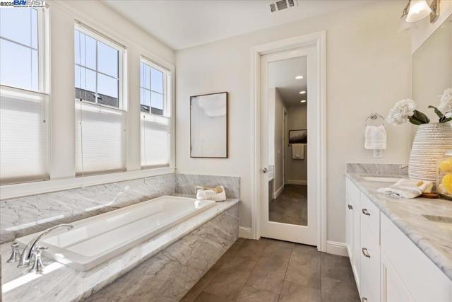 4369 Table Mountain Rd, Dublin CA: https://media.crmls.org/mediaz/8bc62332-7dcc-495a-9972-85b95bc9f318.jpg