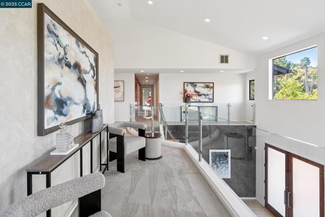 127 Devin Dr, Moraga CA: https://media.crmls.org/mediaz/8bc64e38-a458-4b67-b8fa-962743824058.jpg